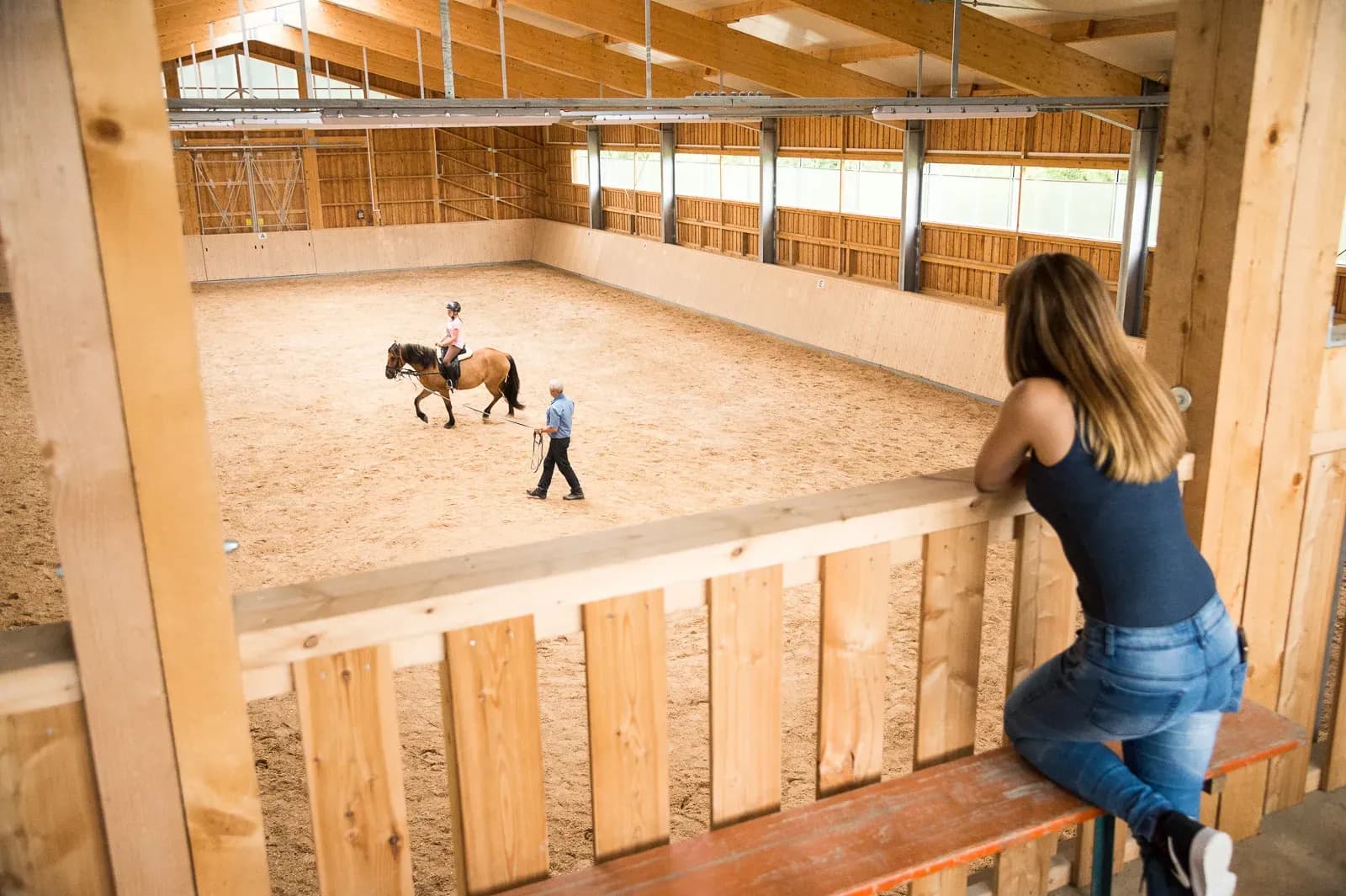 Kinderhotel mit Reithalle – wetterunabhängiger Reitspaß in Bayern