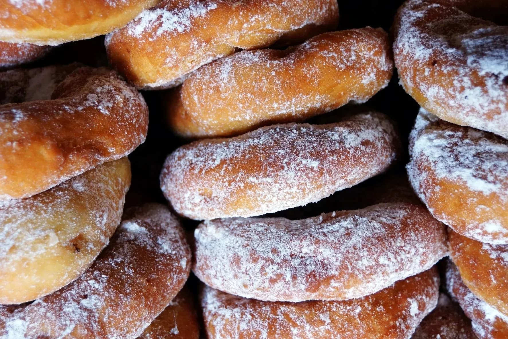  Frisch gebackene Auszogne Krapfen nach Originalrezept aus dem Familienhotel Schreinerhof