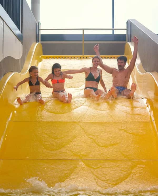 Rutschen, Wellen, Wasserspaß – das Kinderhotel mit Wasserwelt in Bayern
