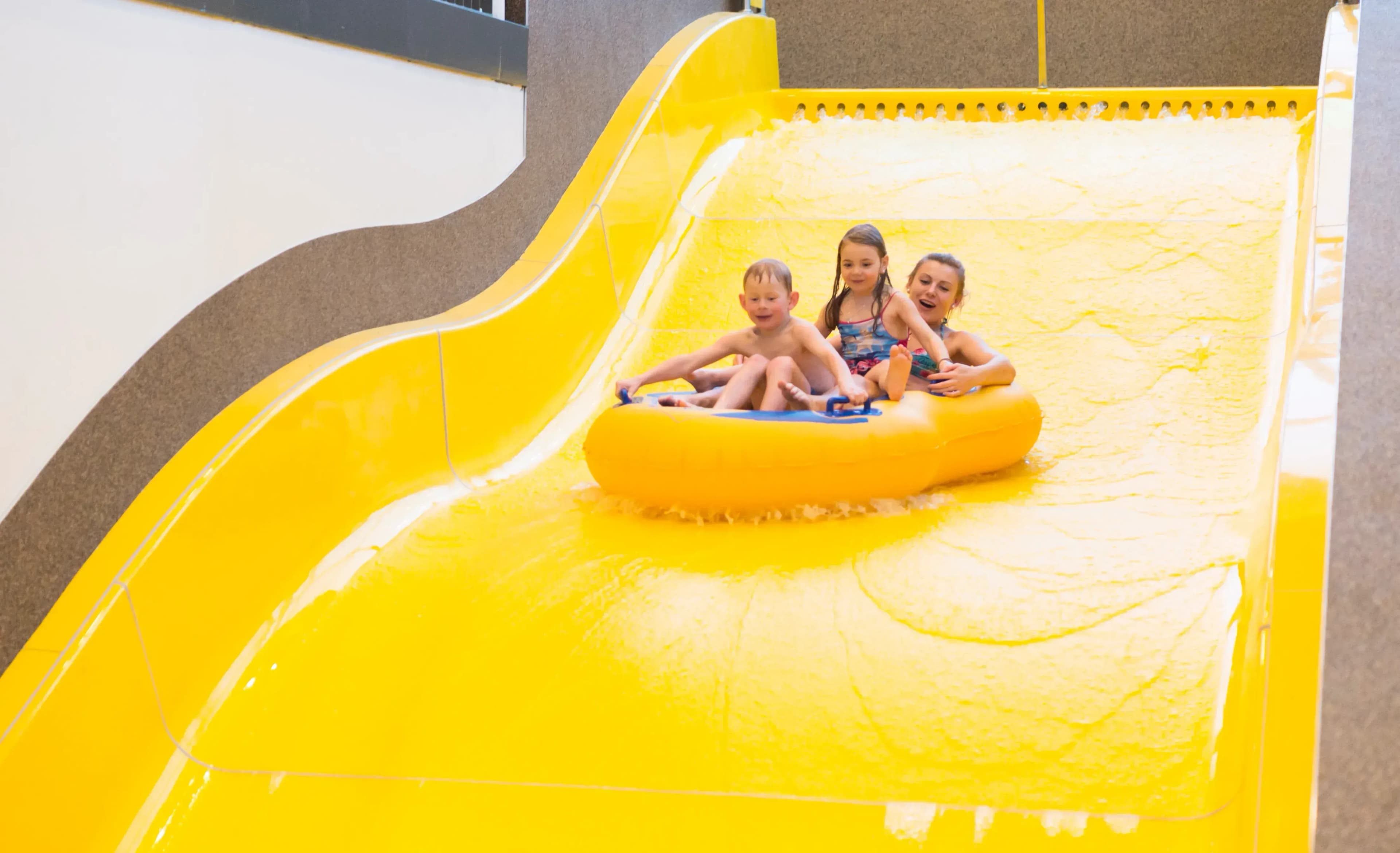 Verschiedene Wasserrutschen im Familienhotel Schreinerhof