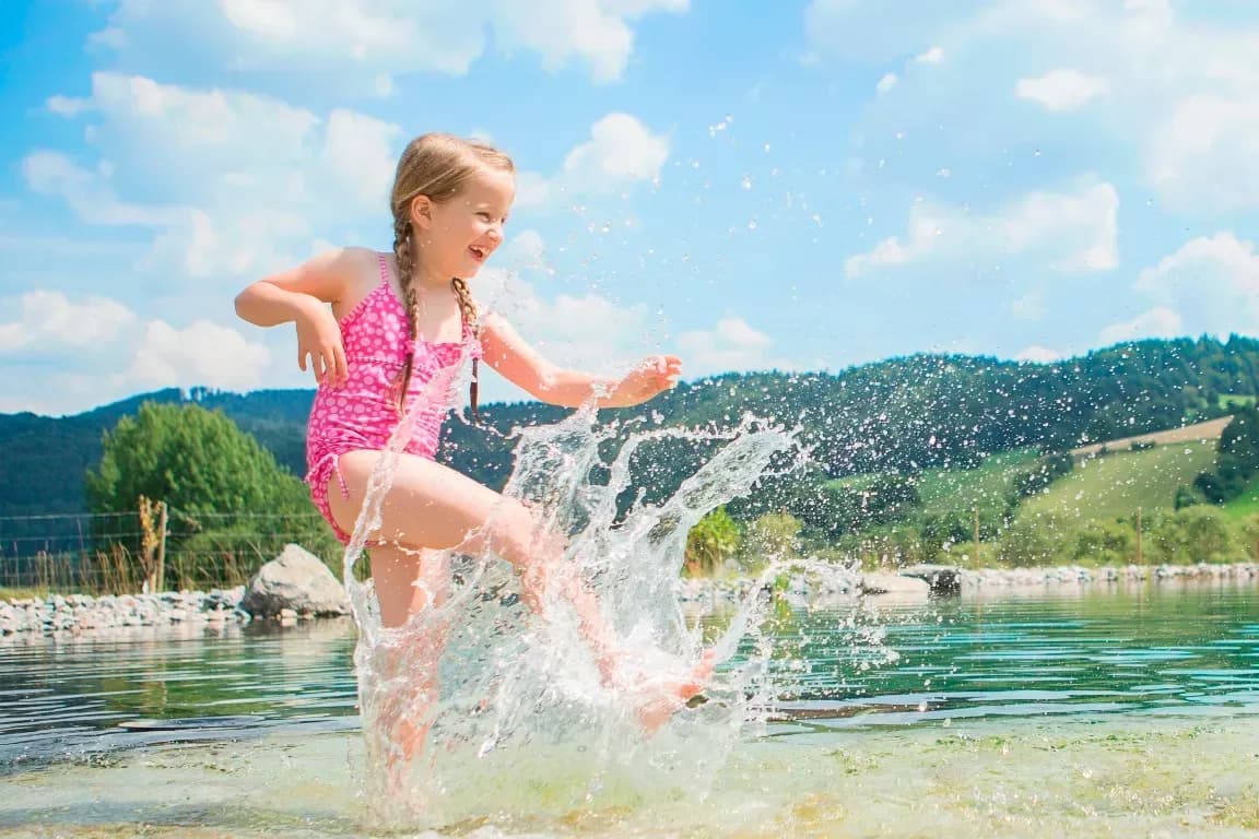 Babyhotel mit liebevoll gestaltetem Planschbereich im Grünen