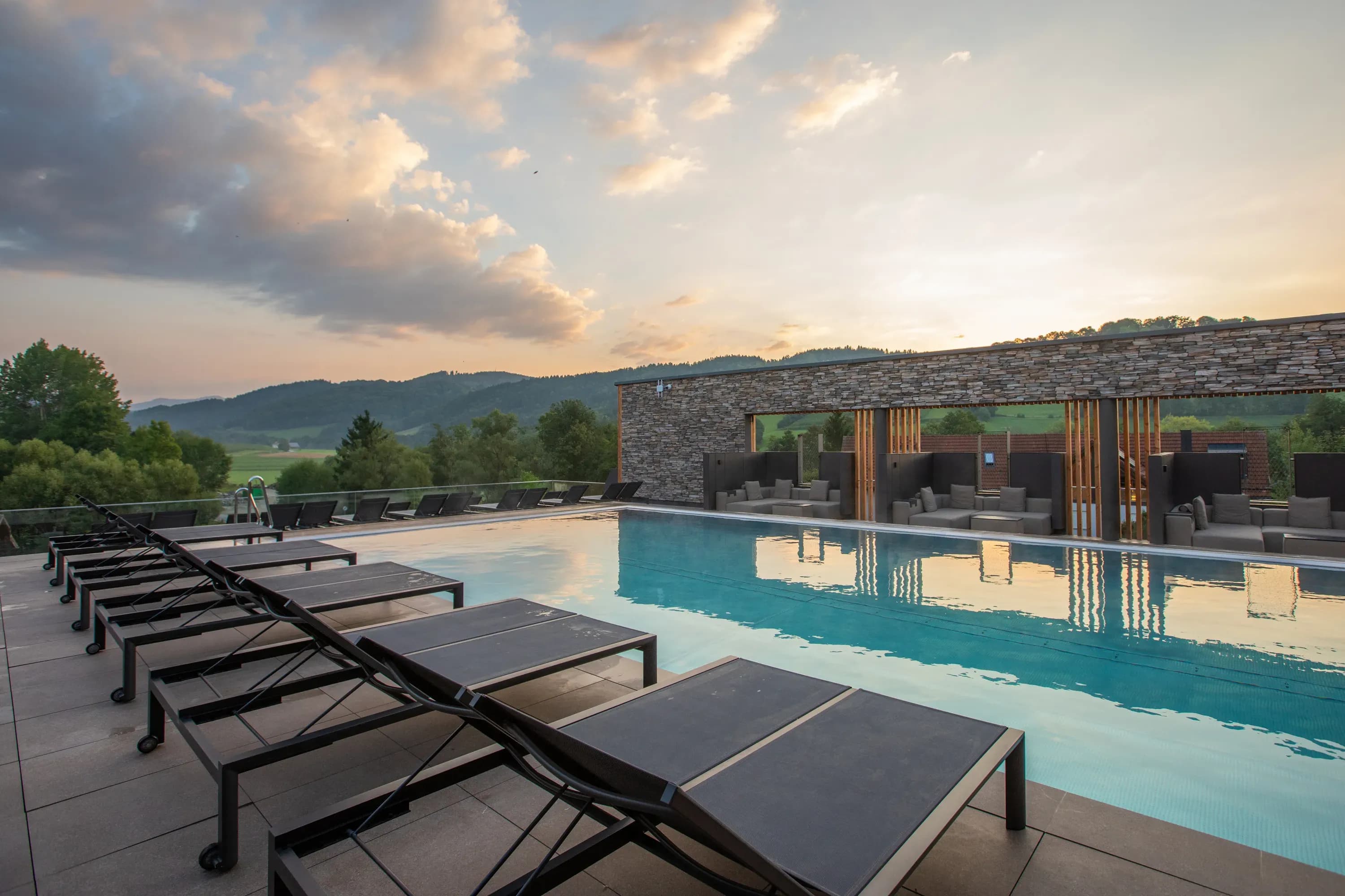 Jetzt entdecken: Familienhotel mit Sky Pool und Bergblick