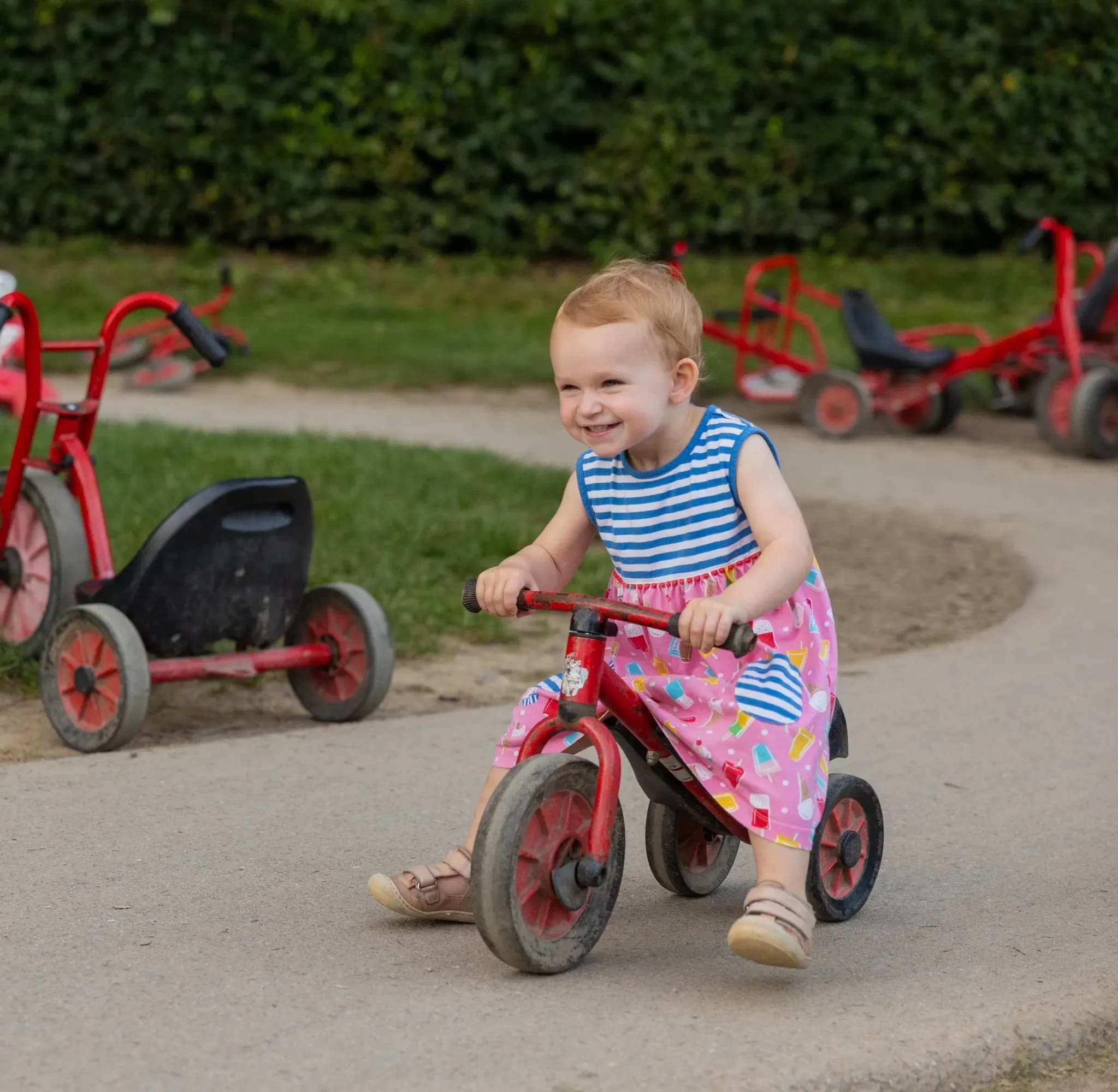 Glückliche Familie im Schreinerhof – Kinderhotel in Bayern mit Babybetreuung