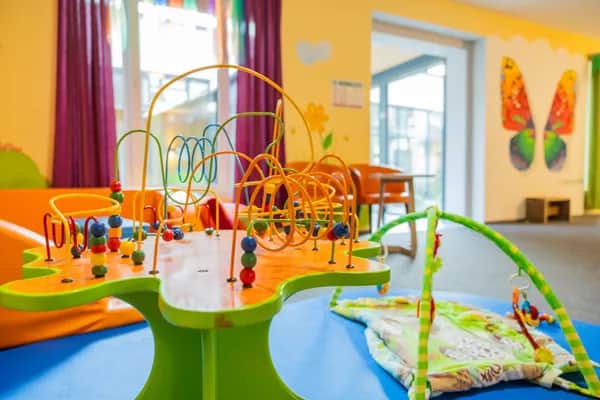 Sanft gebettet – Babyhotel mit kompletter Ausstattung & Familienkomfort