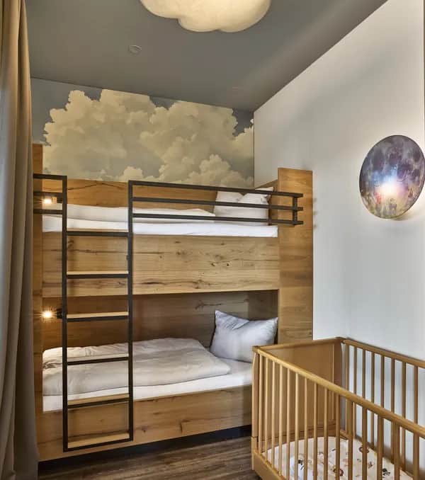 Kinderzimmer mit Babybett
