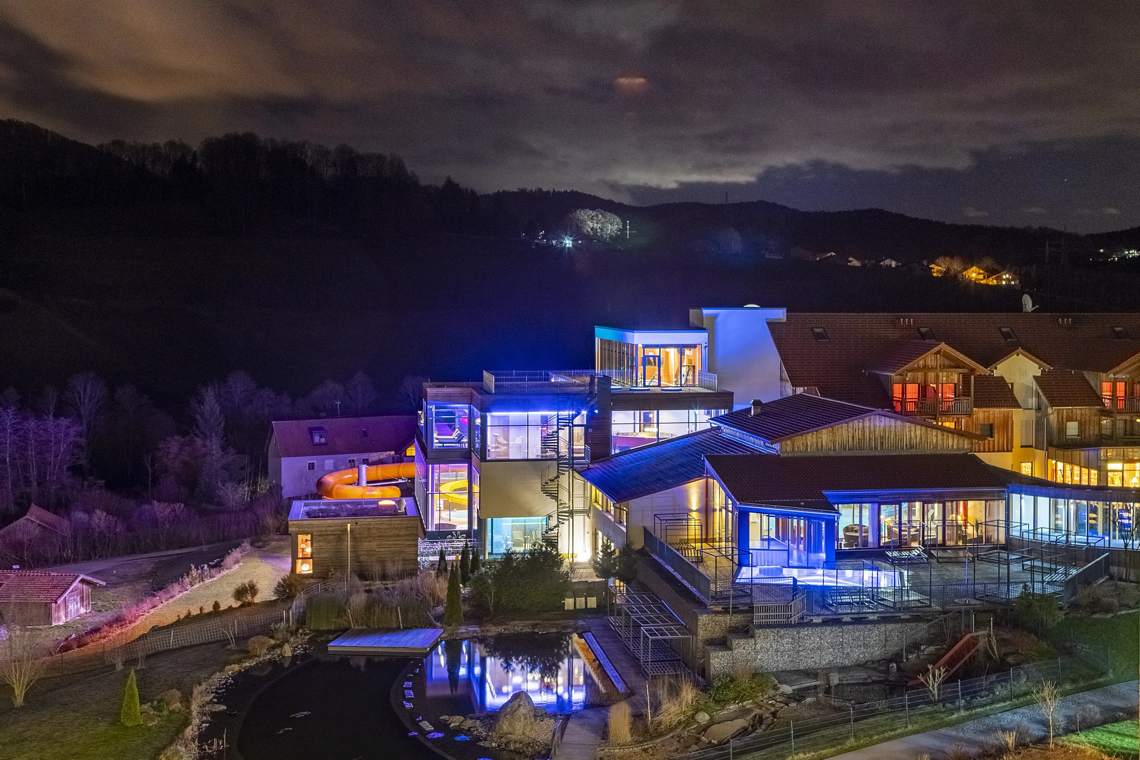 Außenansicht des Familienhotel Schreinerhof bei Nacht