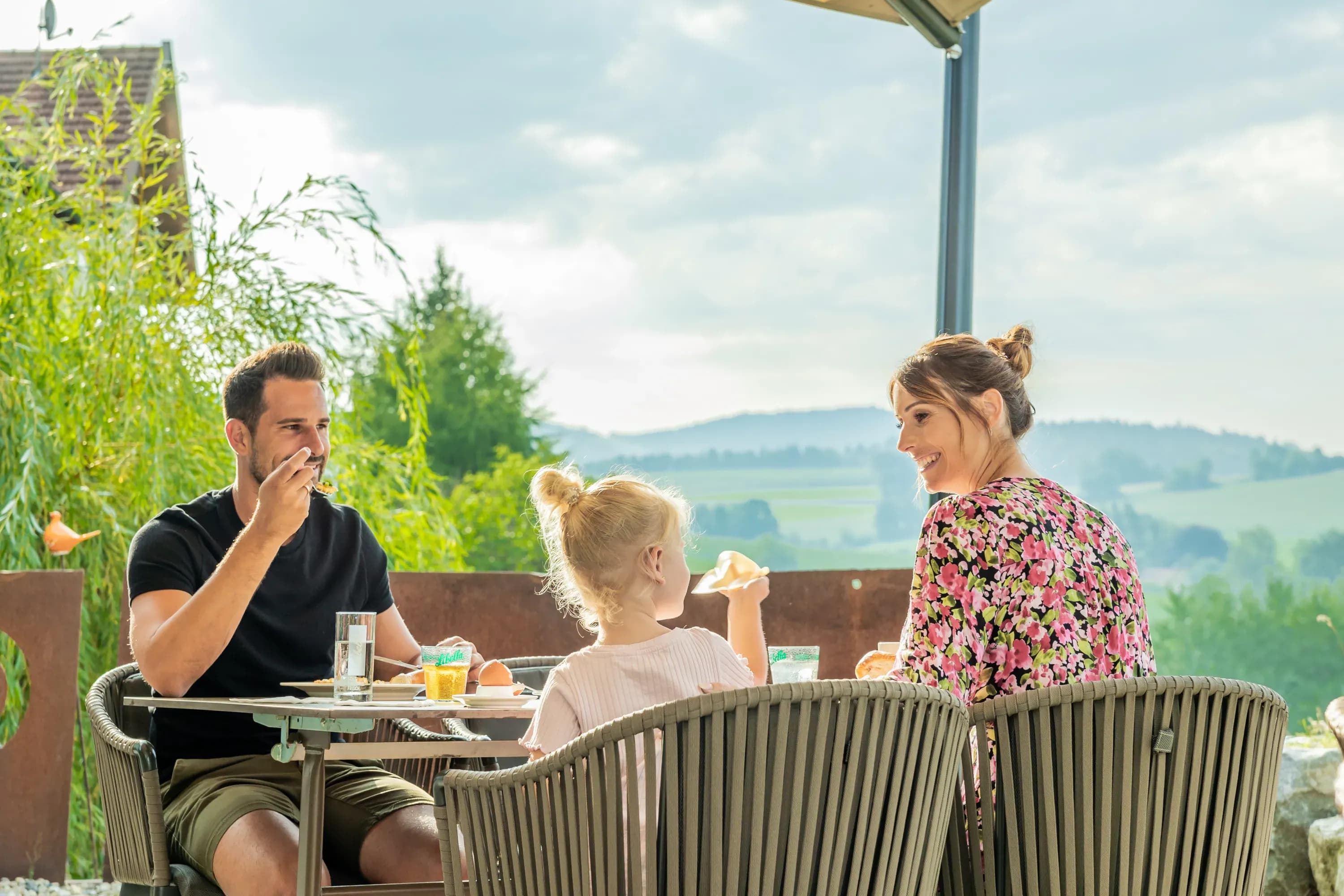 Gäste beim Essen im Familienhotel Schreinerhof