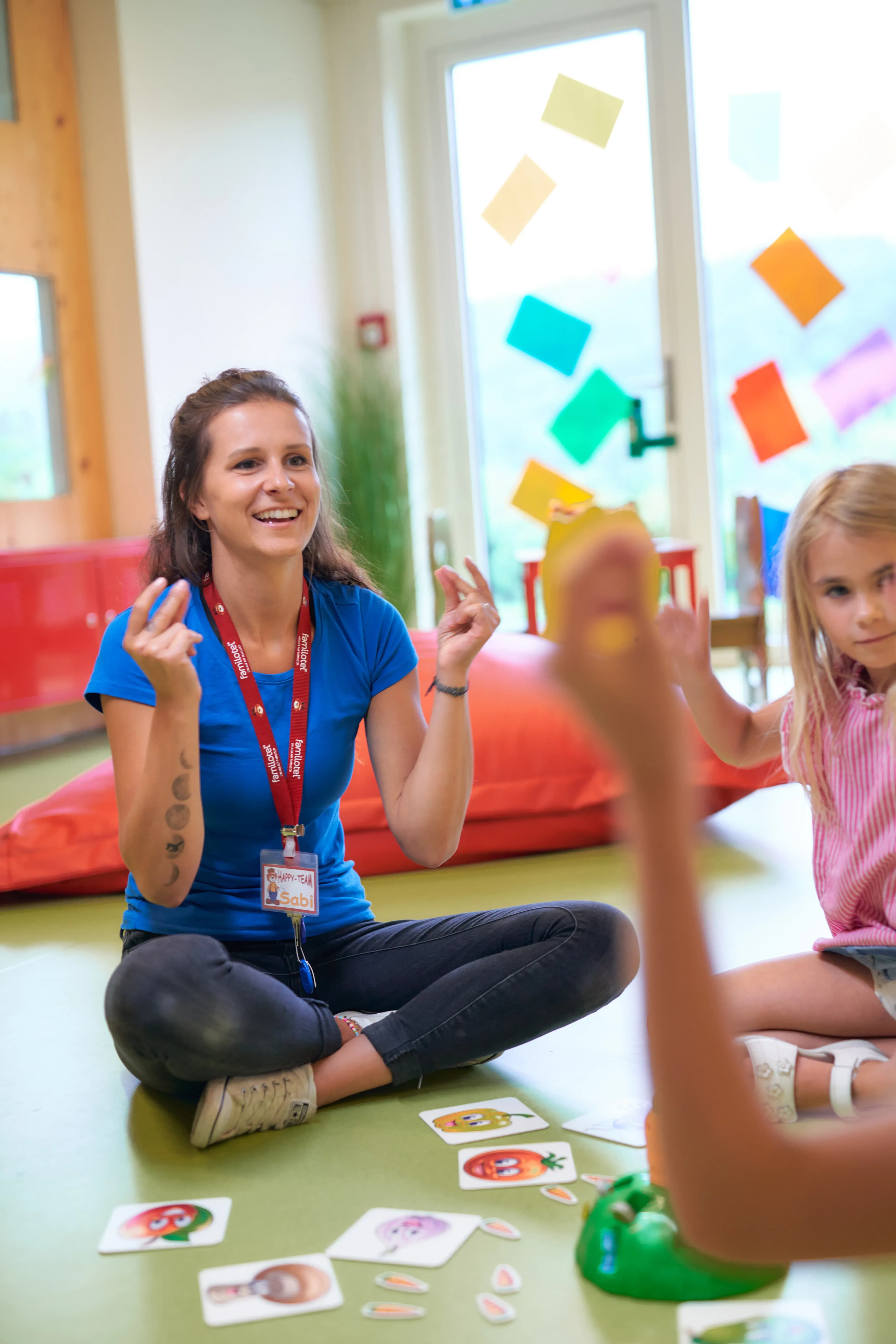 Kindergruppe bei der Betreuung im Familienhotel Schreinerhof mit Spiel und Spaß