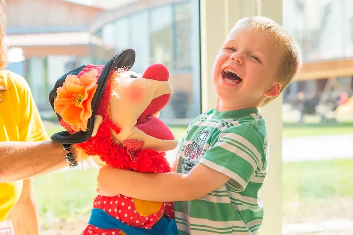 Familien genießen ihren Urlaub im Familienhotel Schreinerhof mit flexibler Kinderbetreuung und naturnahem Freizeitprogramm.