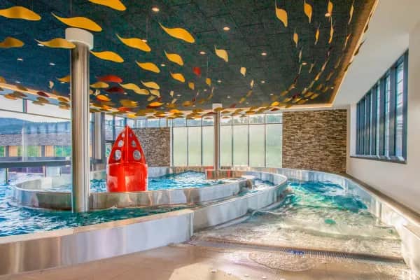 Das Highlight der Wasserwelten im Familienhotel Schreinerhof - das Wellenbad