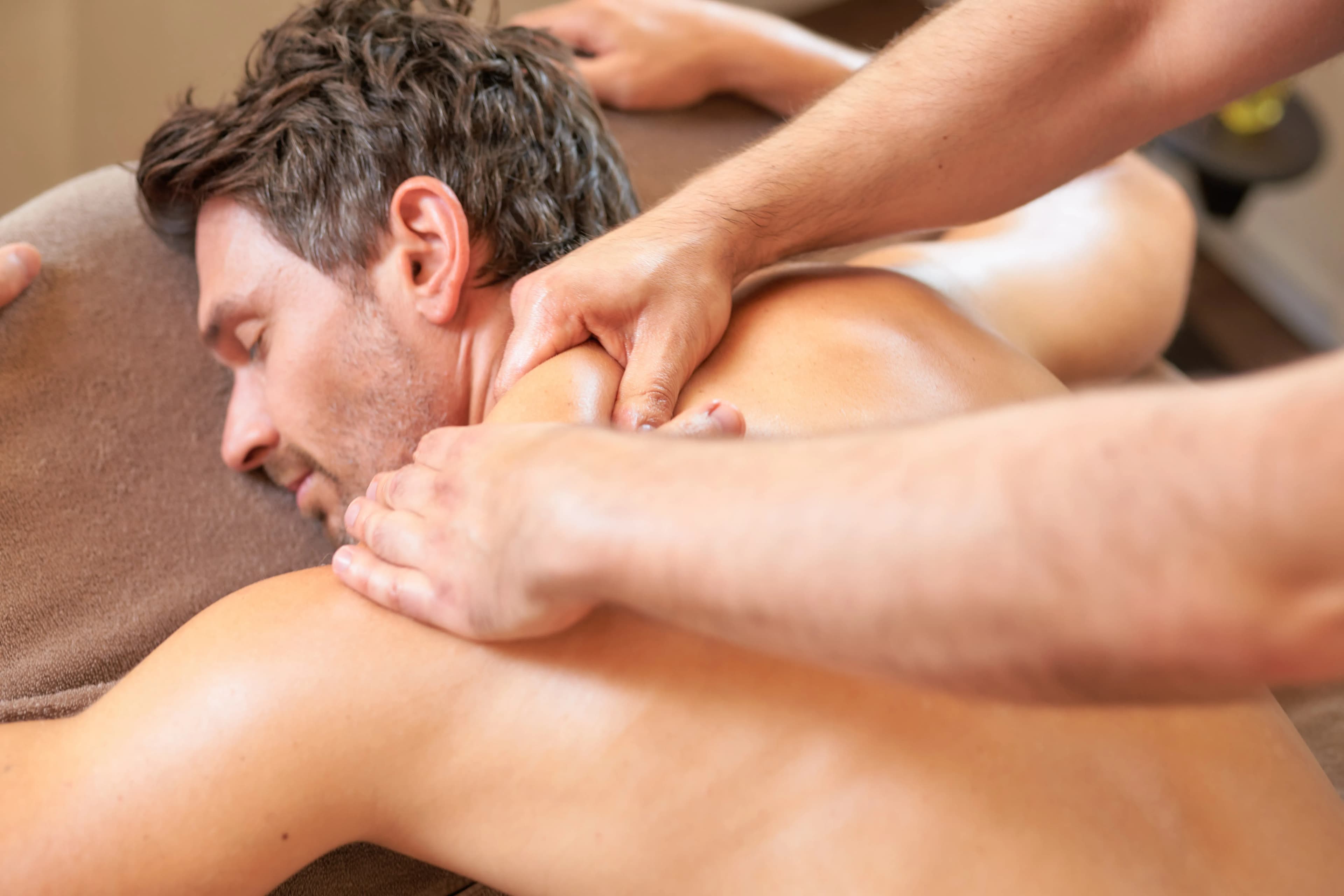 Wellnessbereich im Familienhotel Schreinerhof eingetaucht in warme Herbsfarben