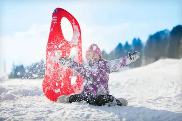 Familie entspannt im gemütlichen Familienhotel im Bayerischen Wald im November